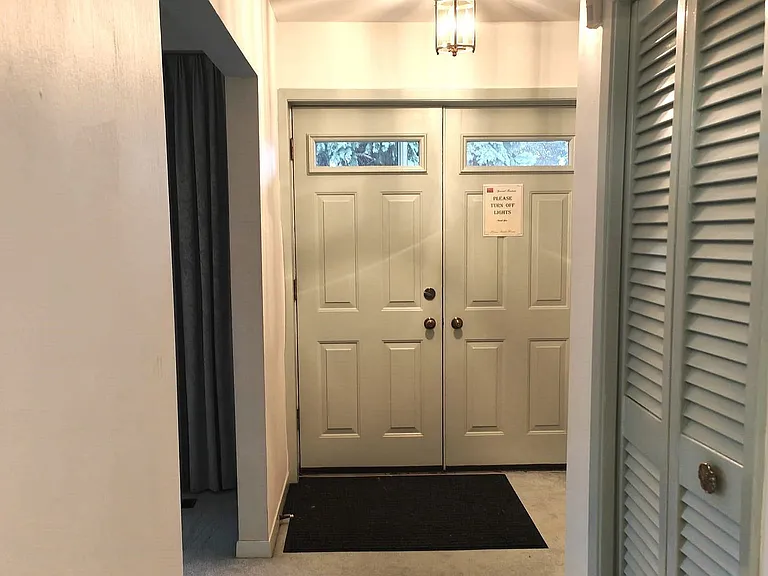 85 Shaughnessy Blvd #WHOLE HOUSE — Photo 2