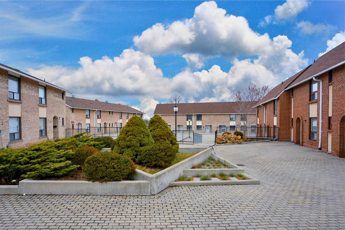 Goodview Townhomes — Photo 1