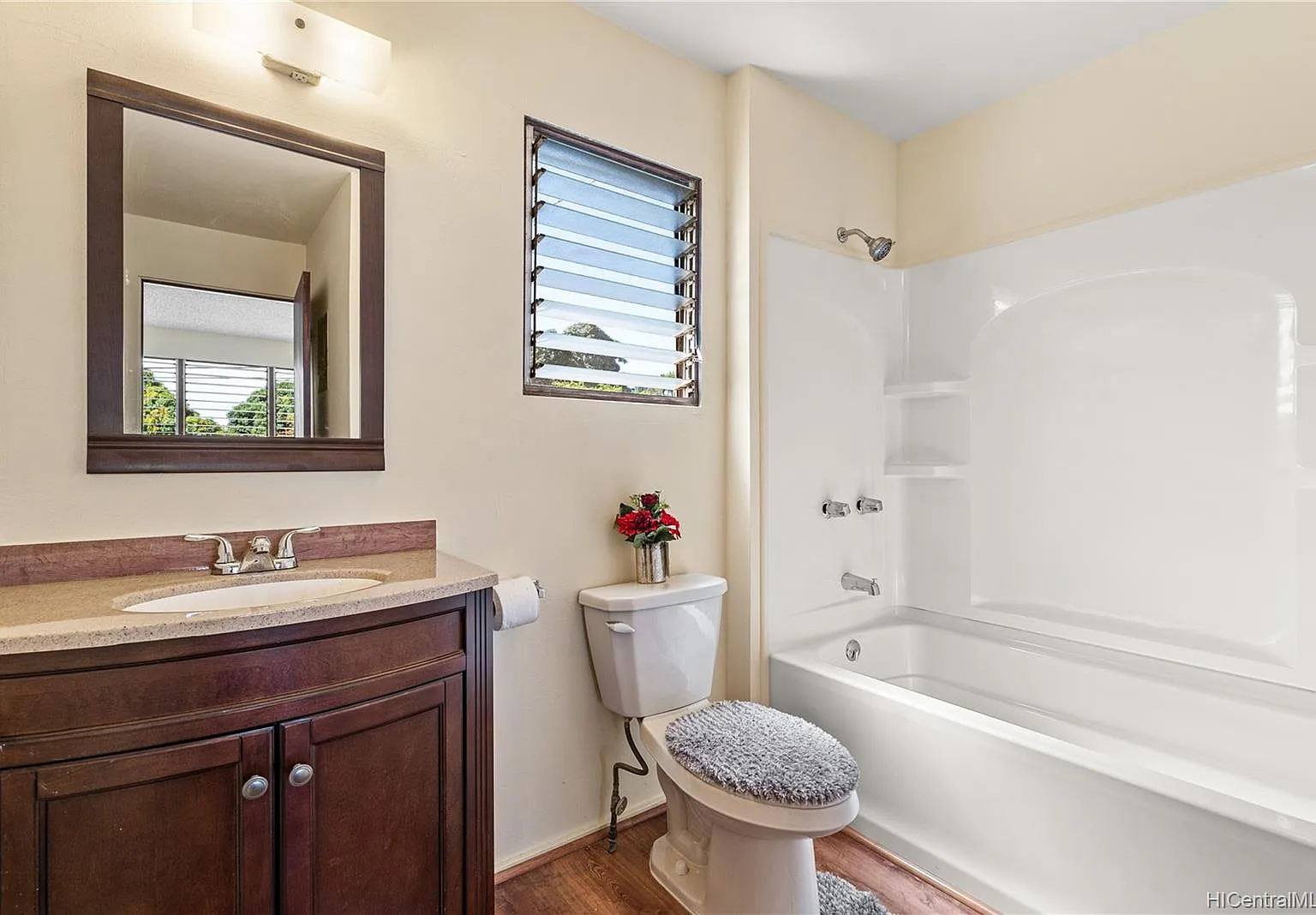 2 bed, 800 sqft, $2,500 — Photo 2