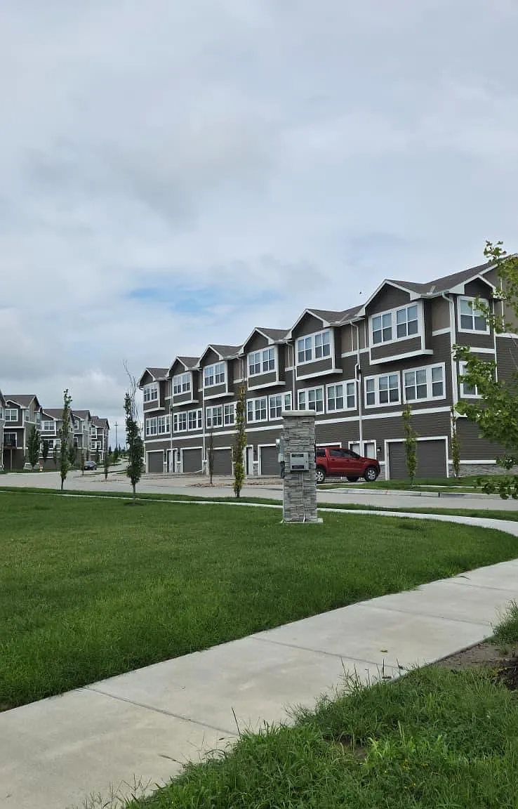 3 bed, 2.5 bath, 1646 sqft, $2,500 — Photo 1