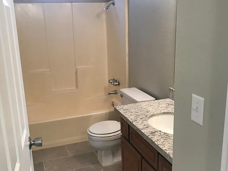 906 E Oakridge Ave — Photo 11