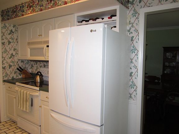 Eat In Kitchen - View 3