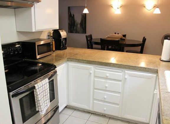 3rd image of 224 Red Oak Dr E APT J