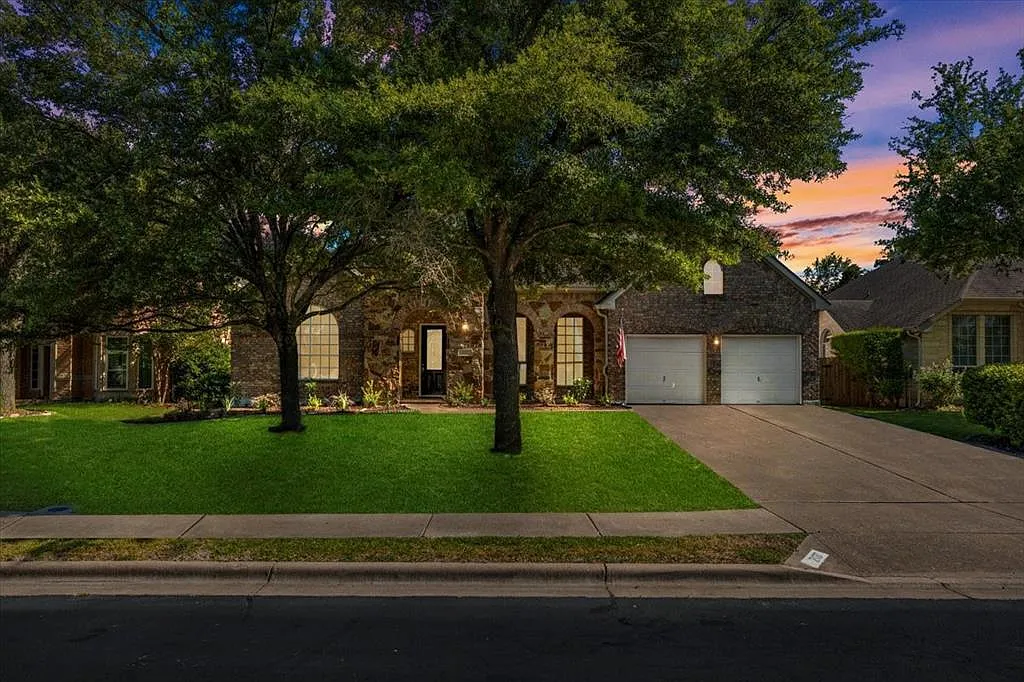 4 bed, 4.0 bath, 3090 sqft, $2,900 — Photo 3