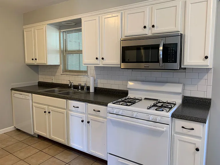 102 Heather Dr — Photo 8