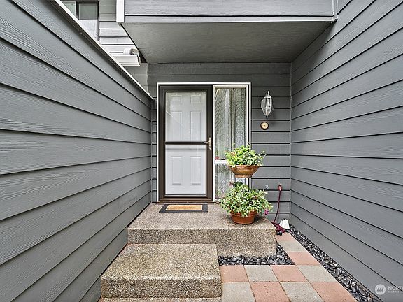 5th image of 1500 Lake Park Drive SW #20