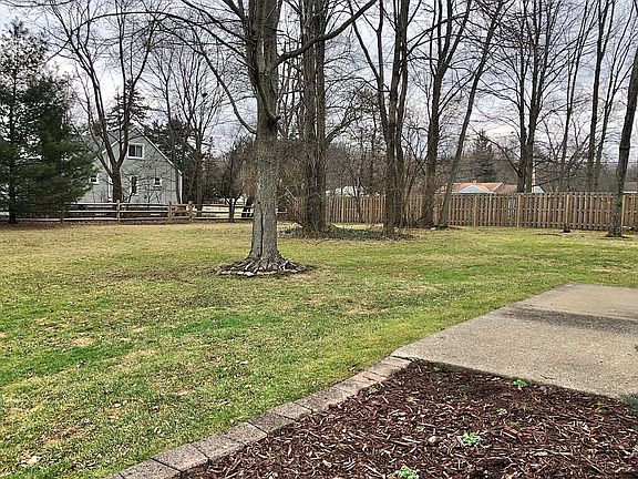 2nd image of 33621 N Burr Oak Dr