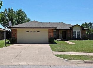 512 Claymore Dr, Euless, TX 76040