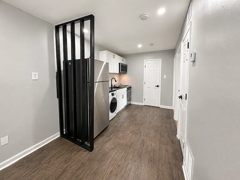 1672 Thornton Pl SW #B — Photo 1