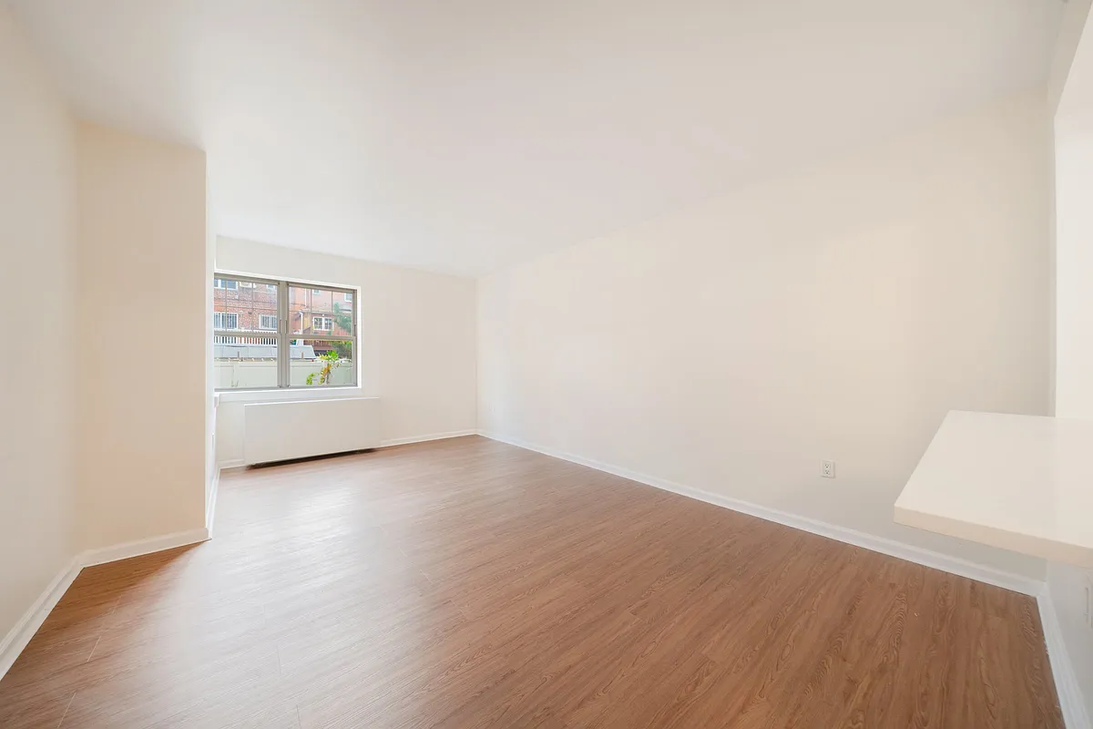 Building Photo - 75-25 153rd St #109