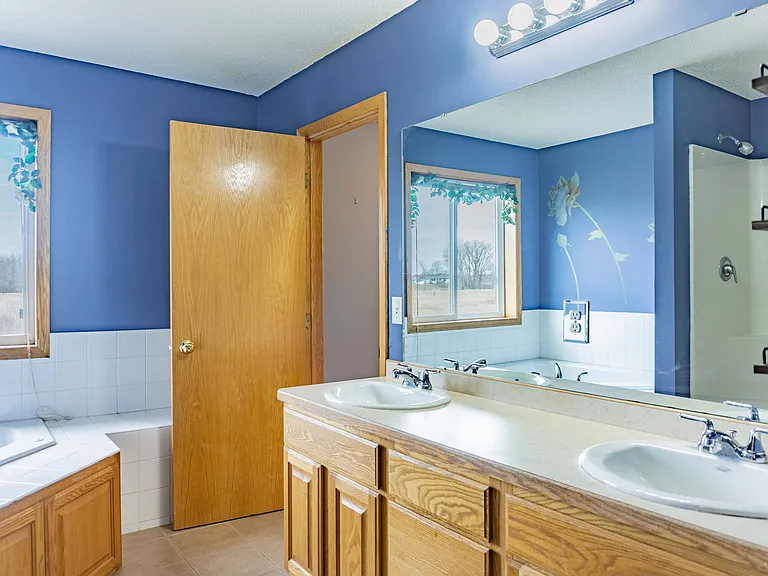 2112 Blake Ave — Photo 32