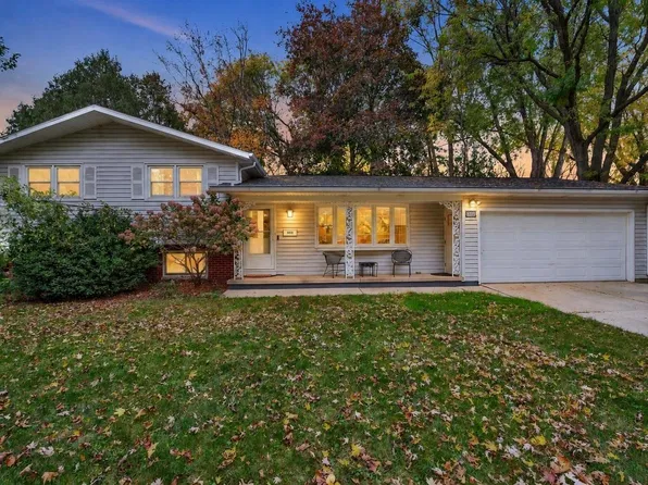 1013 N Locust St, Green Bay, WI 54303