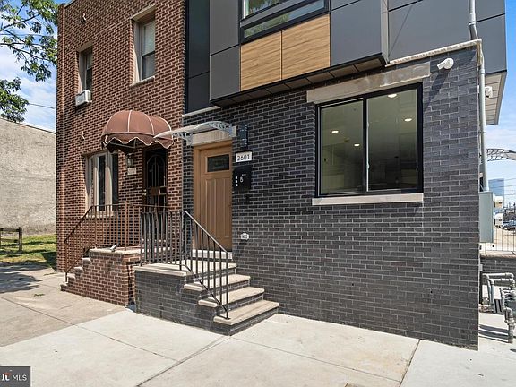 3rd image of 2601 Reed St
