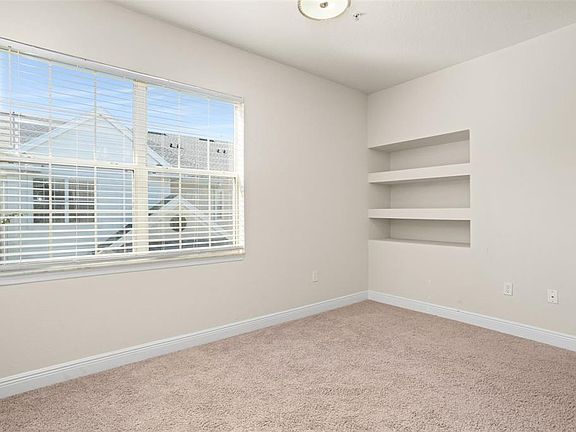 5th image of 142 Southern Pecan Cir Unit 207