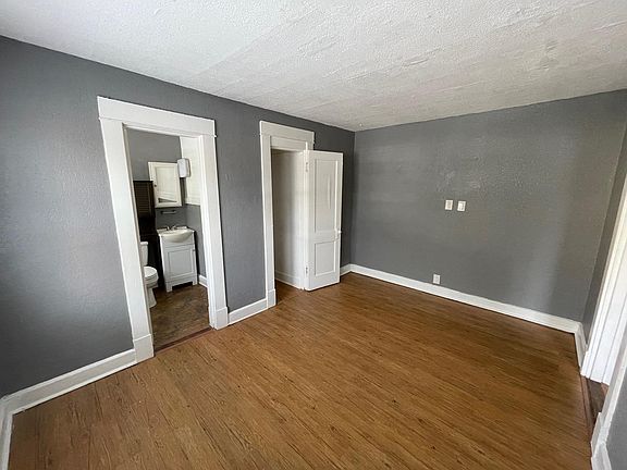 4th image of 114 7th St N APT 4