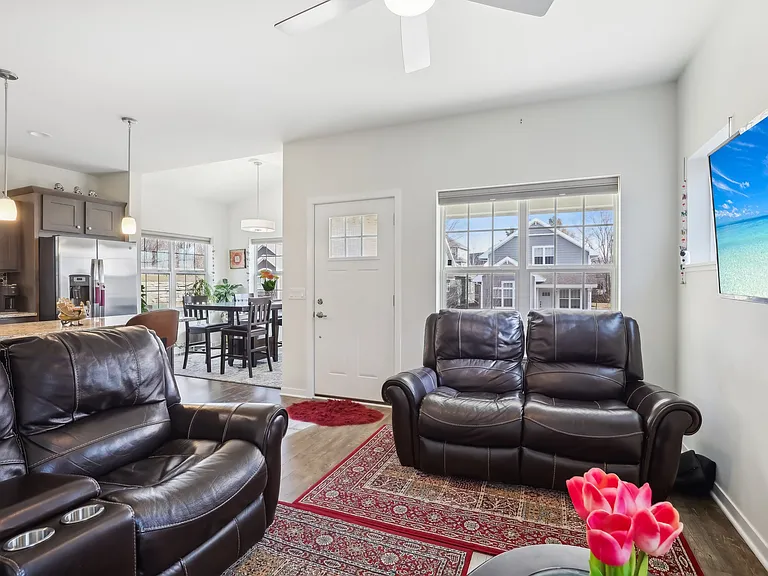 9924 Peach Leaf Ln — Photo 7