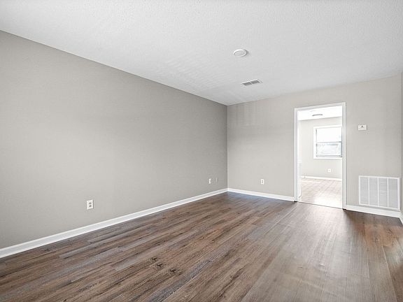 5th image of 112 Stephanie Dr #C