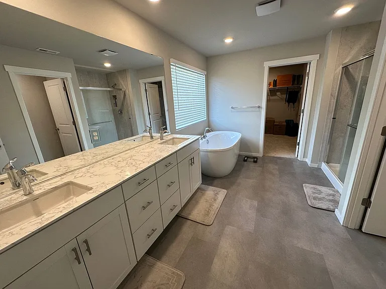 2406 Hyde Ct NE — Photo 11