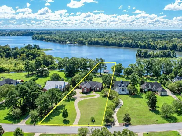 1010 River Pointe Dr, Albany, GA 31701