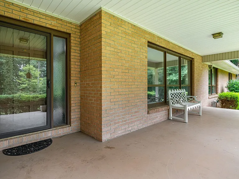 102 Arbor Ln — Photo 34