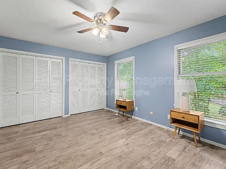 2 William Ln — Photo 10