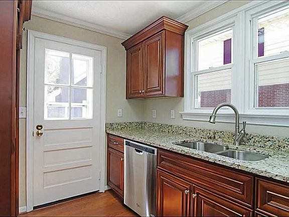 5th image of 614 72nd St