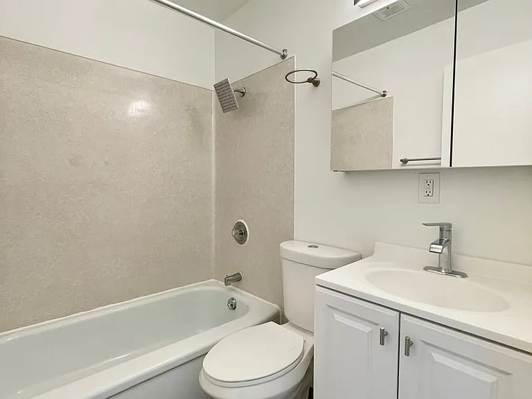Village Vista Apartments — Photo 45
