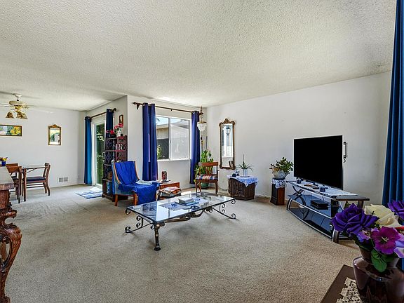 4th image of 410 Spruce Cir