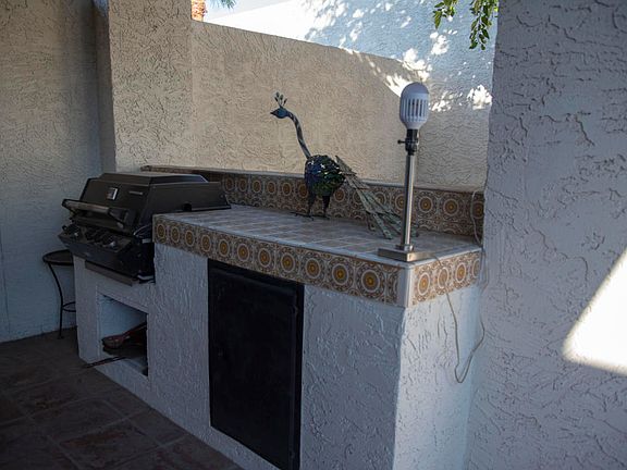 3rd image of 2135 E Loma Vista Dr