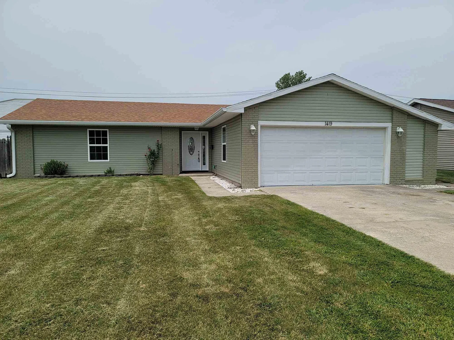 1419 N Manor Dr photo 1