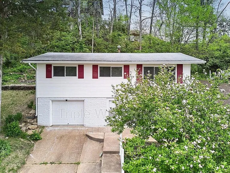 63 Patricia Pl — Photo 2