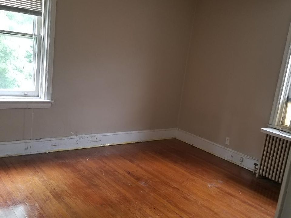 2nd image of 2338 W 18th St