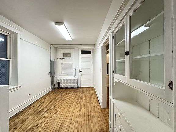 2nd image of 3422 N Lincoln Ave