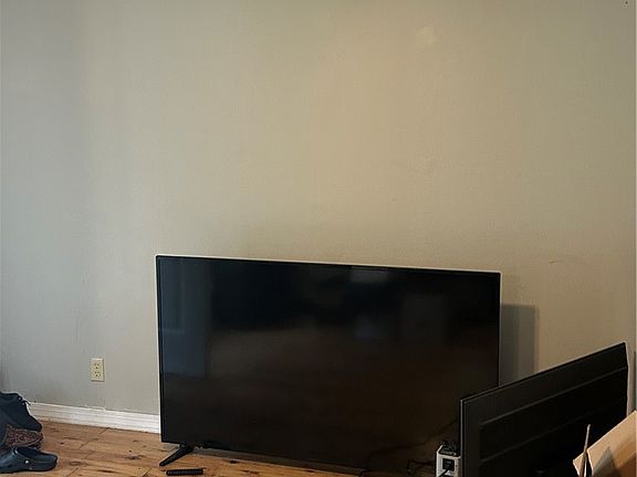 3rd image of 1165 Camp Creek Rd