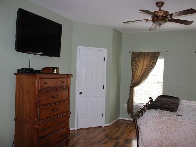 9504 Walker Way — Photo 7