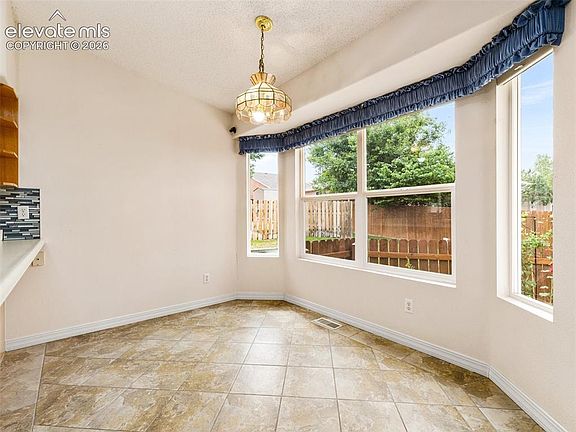 4th image of 10 Brave Eagle Ct