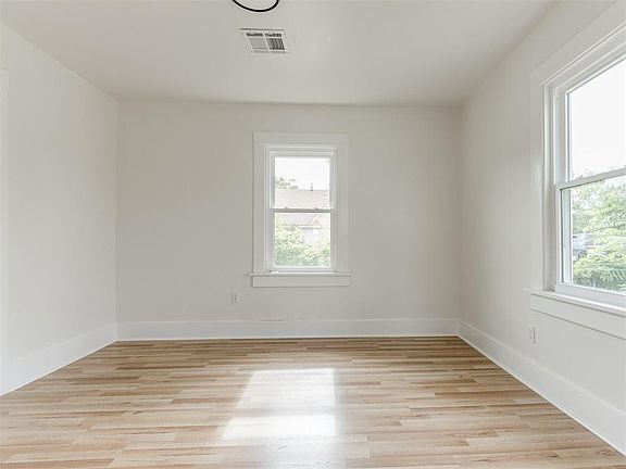 5th image of 547 SW Grand Blvd