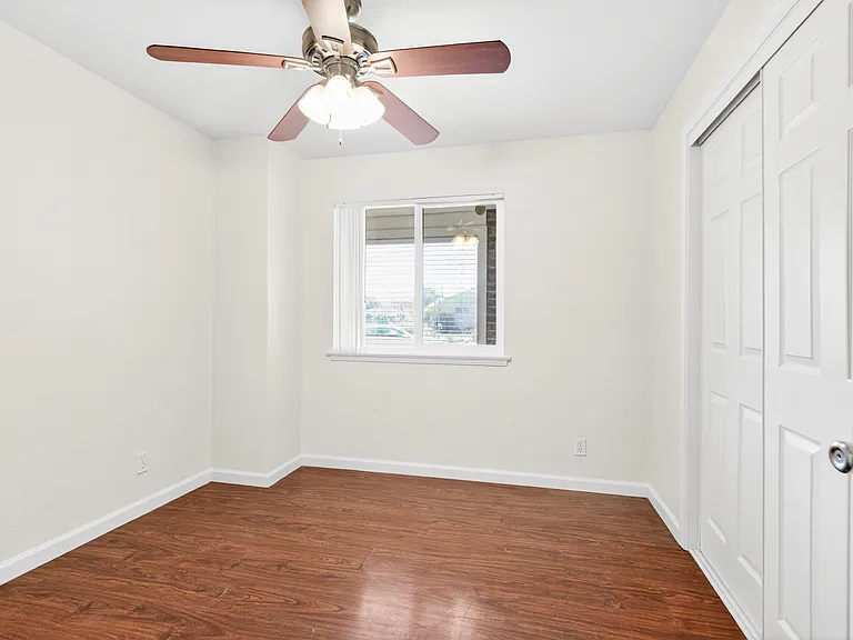 2203 Del Rio Dr — Photo 12