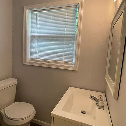 5th image of 1723 Alta Vista St APT A