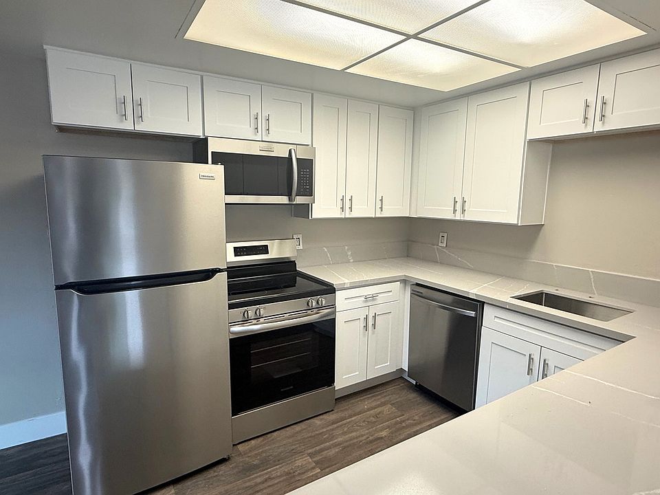 1st image of 707 Windsor Ct APT 2