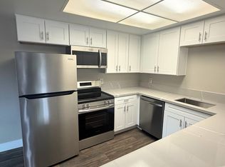 707 Windsor Ct APT 2, Vista, CA 92084
