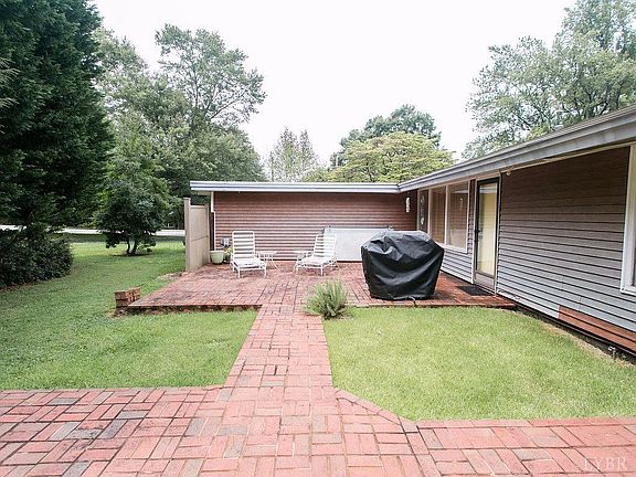 3rd image of 534 Elmwood Ave