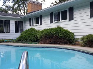 53 Heatherhurst Dr, Pittsford, NY