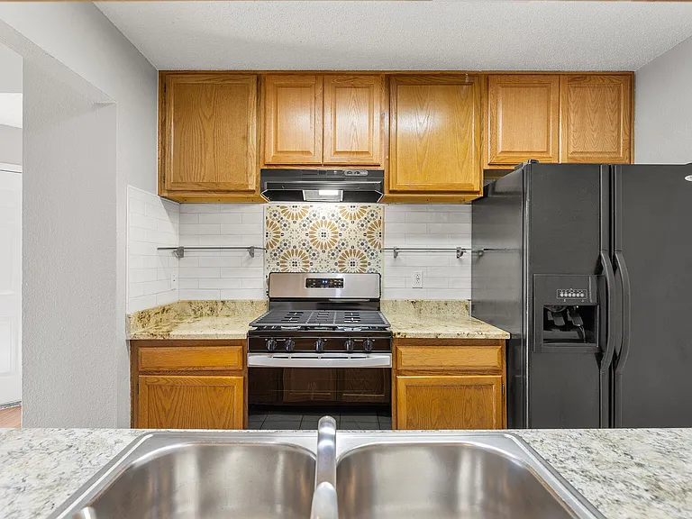 413 Country Aire Dr — Photo 11