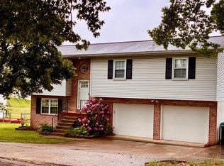 2 Western Dr, Hurricane, WV 25526