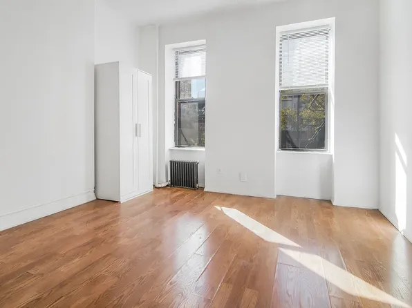 17 Pike St #5D, New York, NY 10002