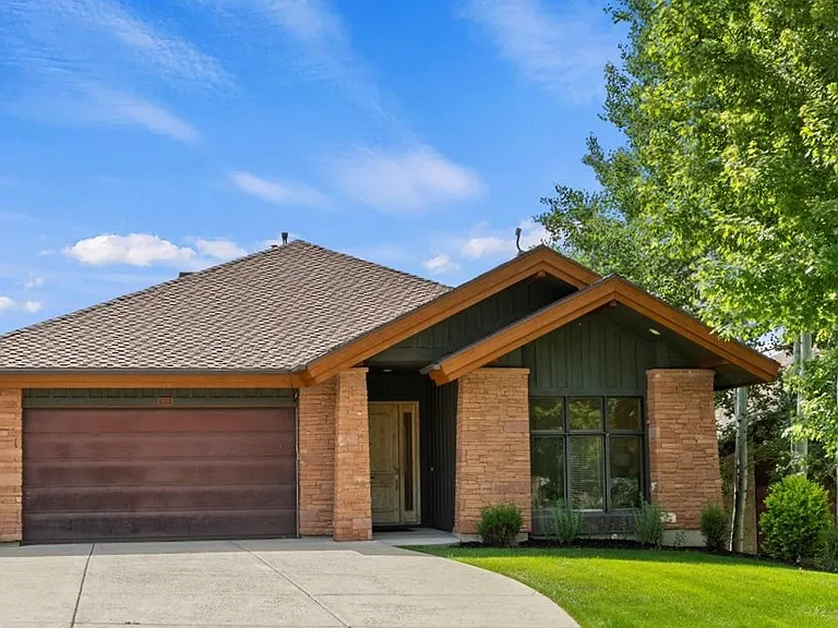 4859 E Eagleridge Dr — Photo 1