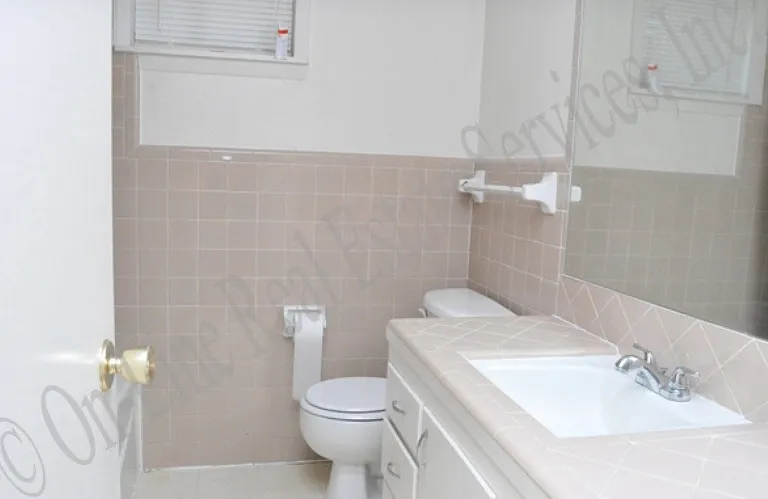 108 Moss St #A — Photo 8