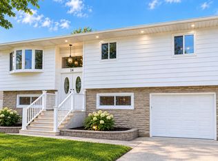 14 Garfield Pl, Lindenhurst, NY 11757