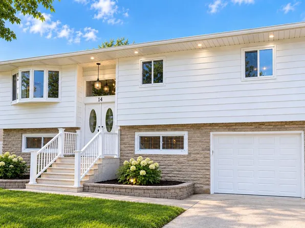 14 Garfield Pl, Lindenhurst, NY 11757